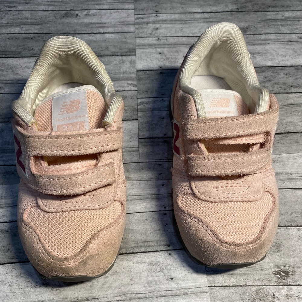 Toddler girl New balance sneaker size 7